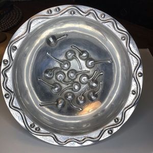 Mariposa Brillante Mexico Cherries Aluminum Bowl (10”x10”x5”)